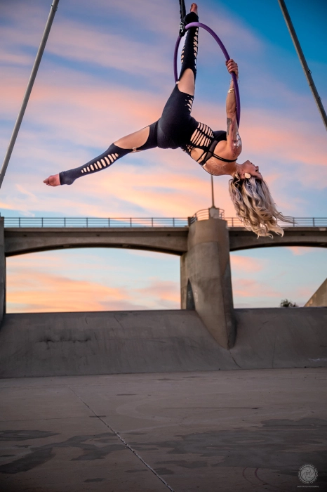 Aerial-hula-hoop-entertainment
