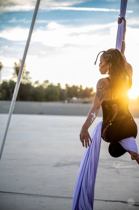 Aerial-silk-entertainer-for-hire